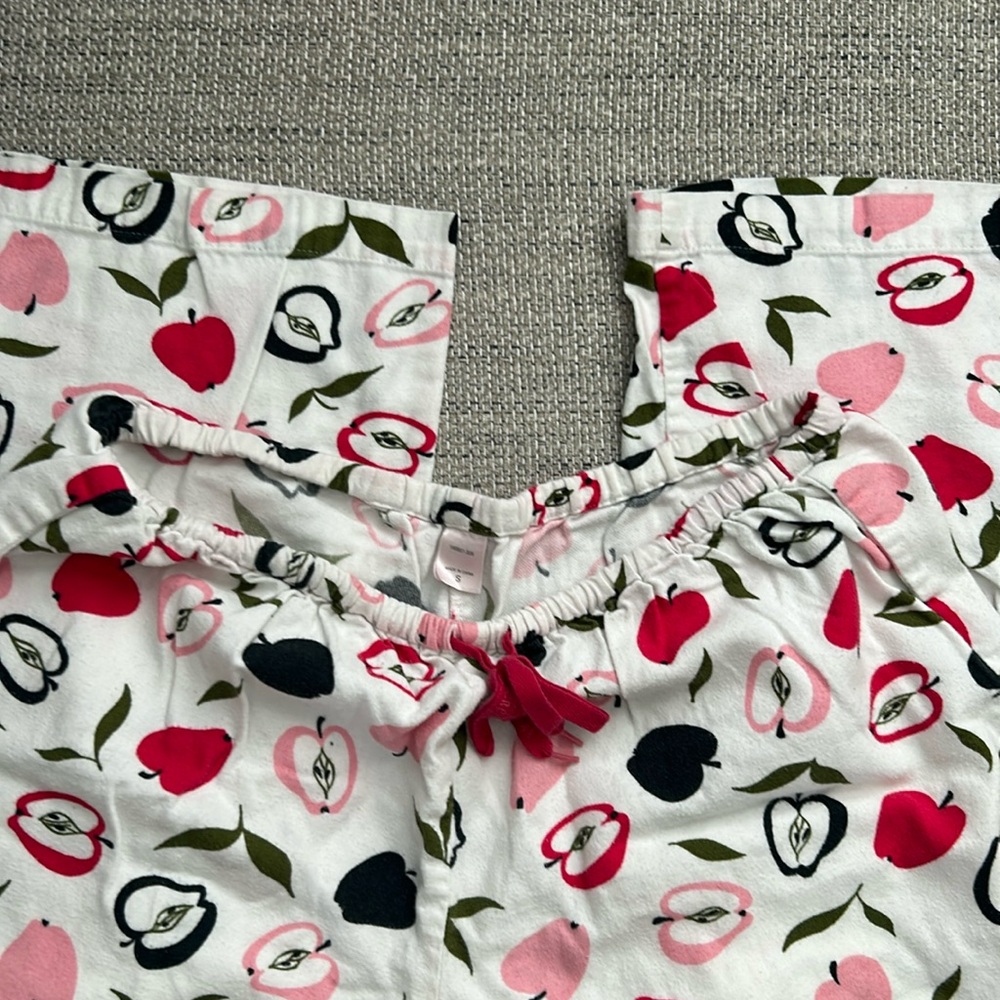 Victoria’s Secret apple pajamas - rare! 🍎 - Picture 3 of 7